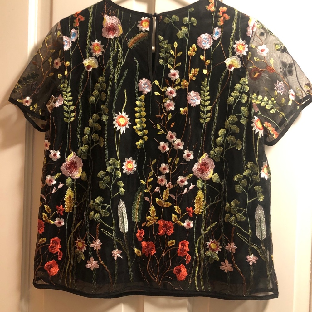 Ladies top - Picture 2 of 3